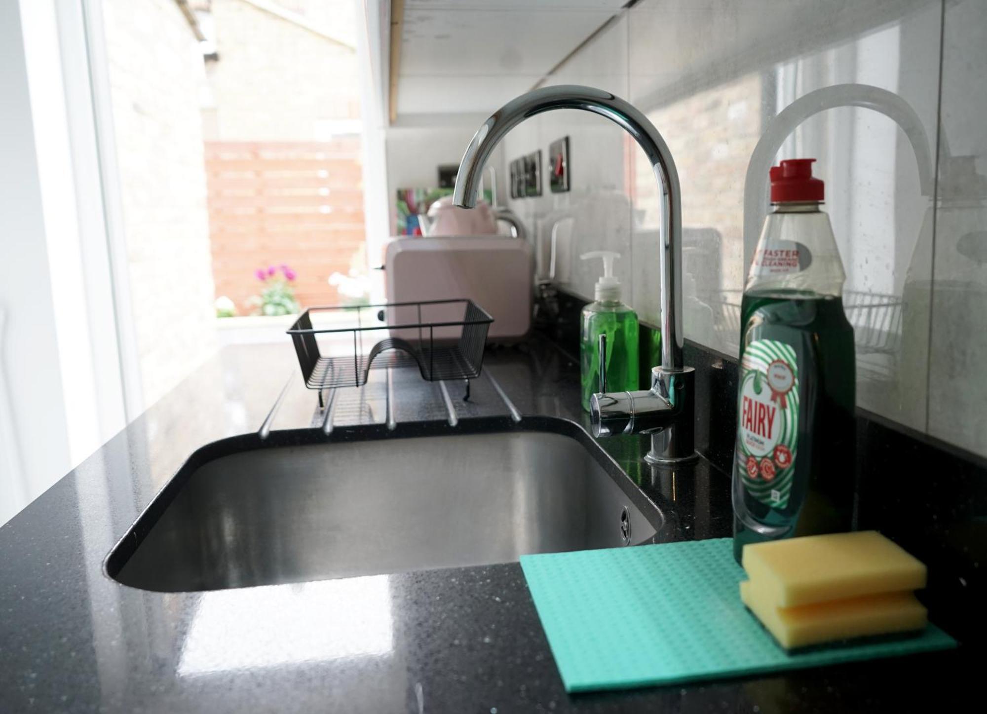 Luxury London House Sleeps 13, 2 Minutes To Metro Villa Exterior photo