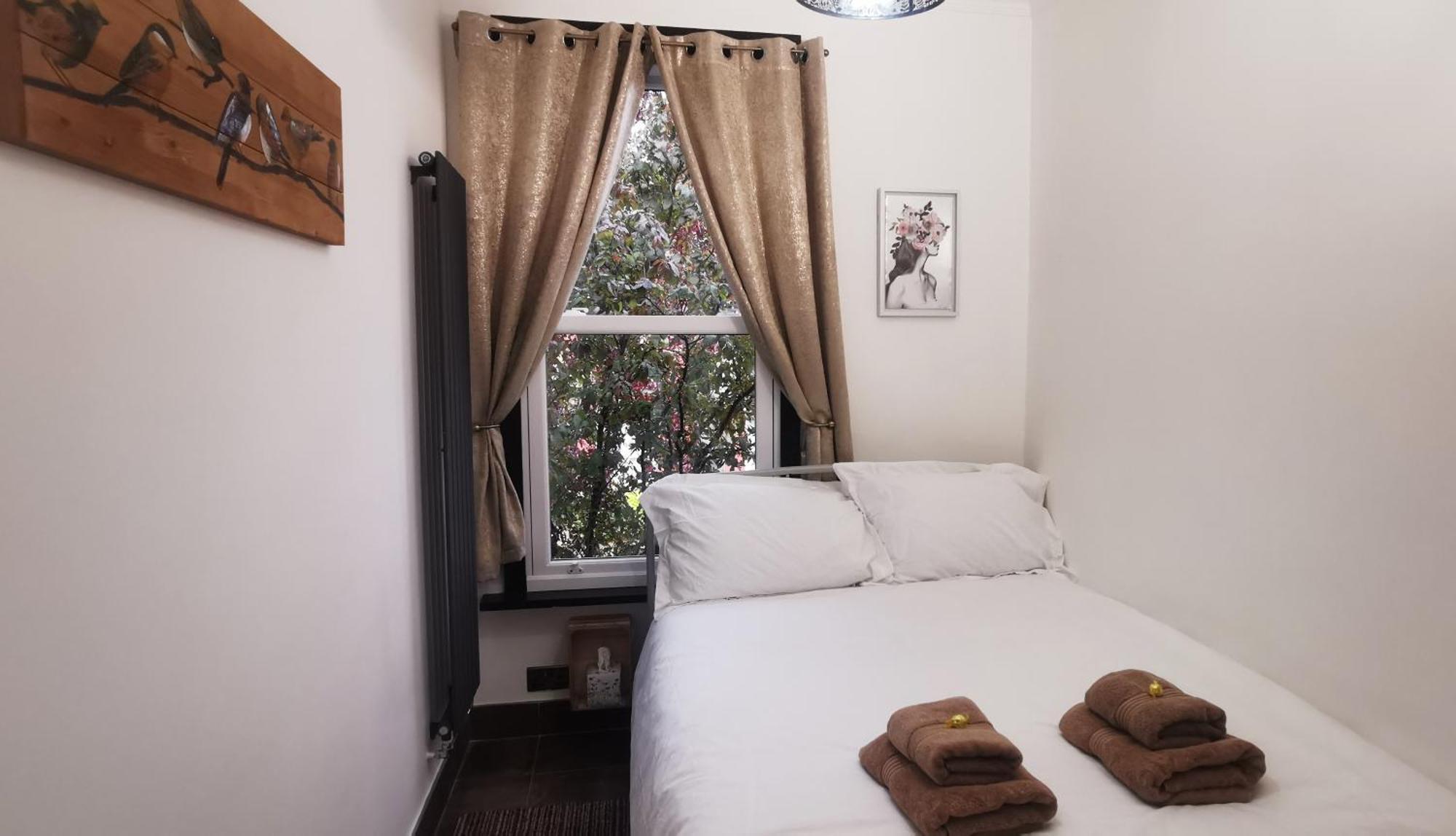 Luxury London House Sleeps 13, 2 Minutes To Metro Villa Exterior photo